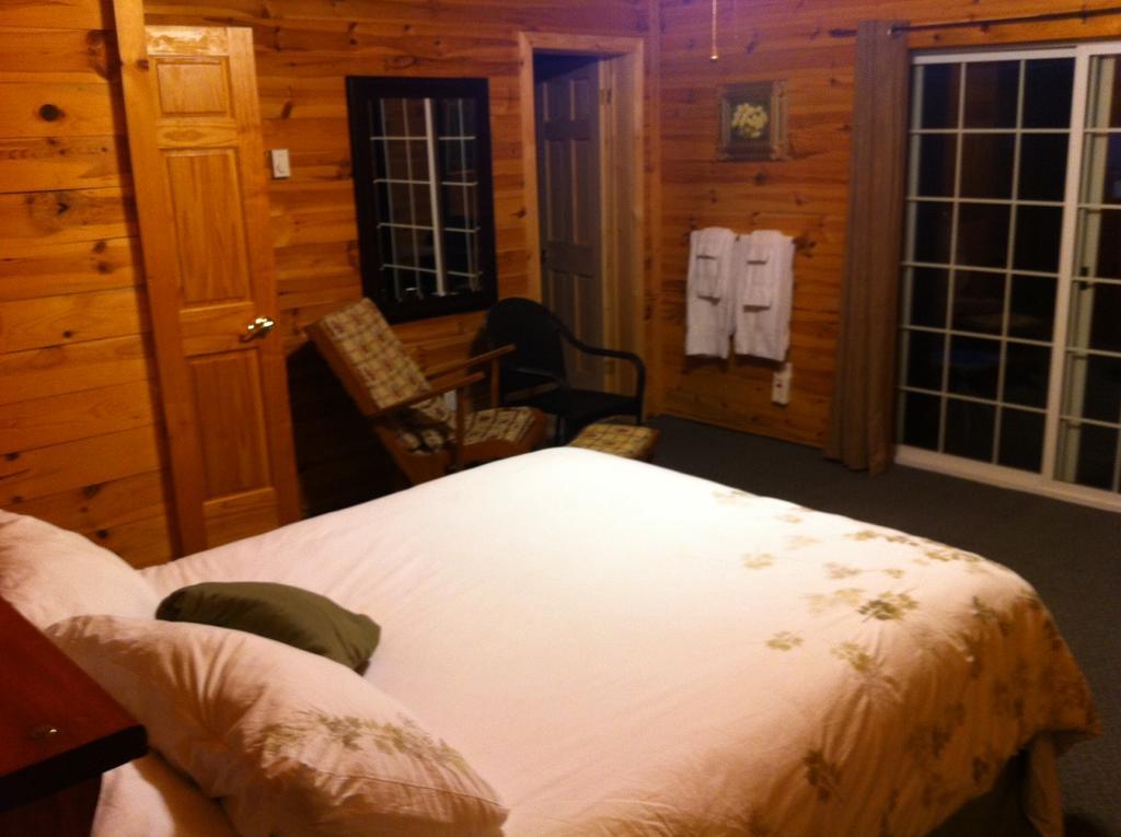 Lake Lauzon Resort Blind River Room photo